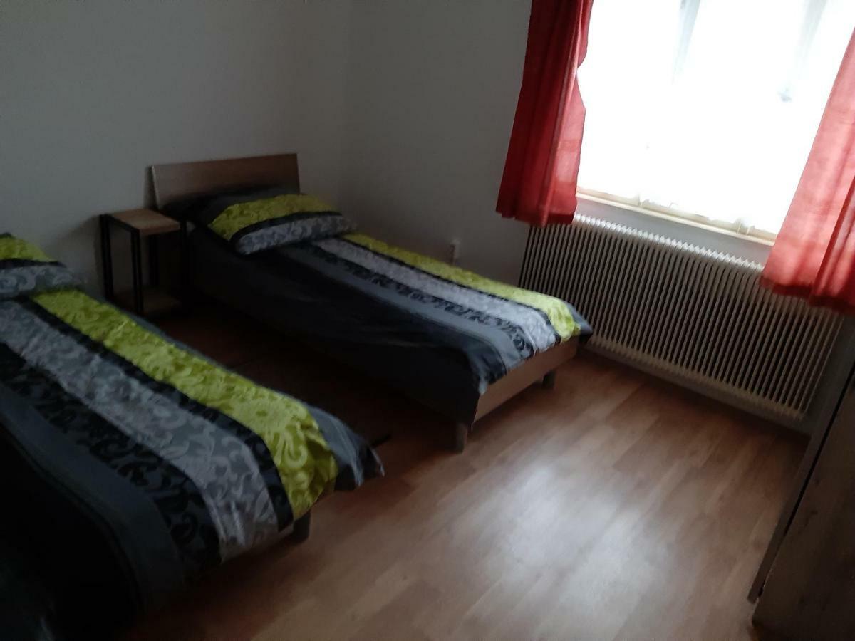 Privatzimmer Roland Hutten Exterior photo
